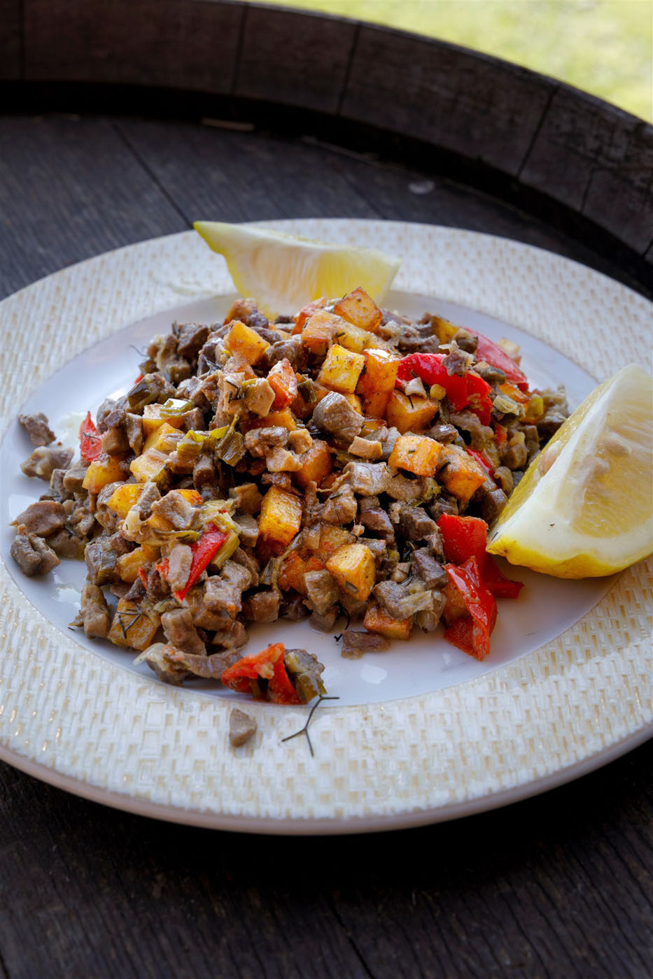 Frito mallorquín tradicional servido en el restaurante Son Terrassa, restaurante de cocina mallorquina en Felanitx