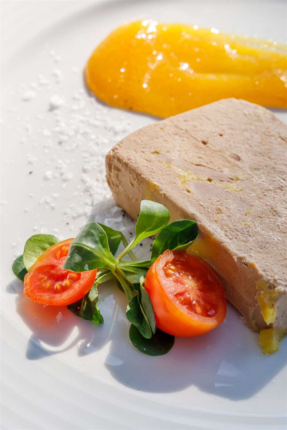 Foie gras casero servido con confitura y tomate cherry en Son Terrassa, Ca's Concos, Felanitx