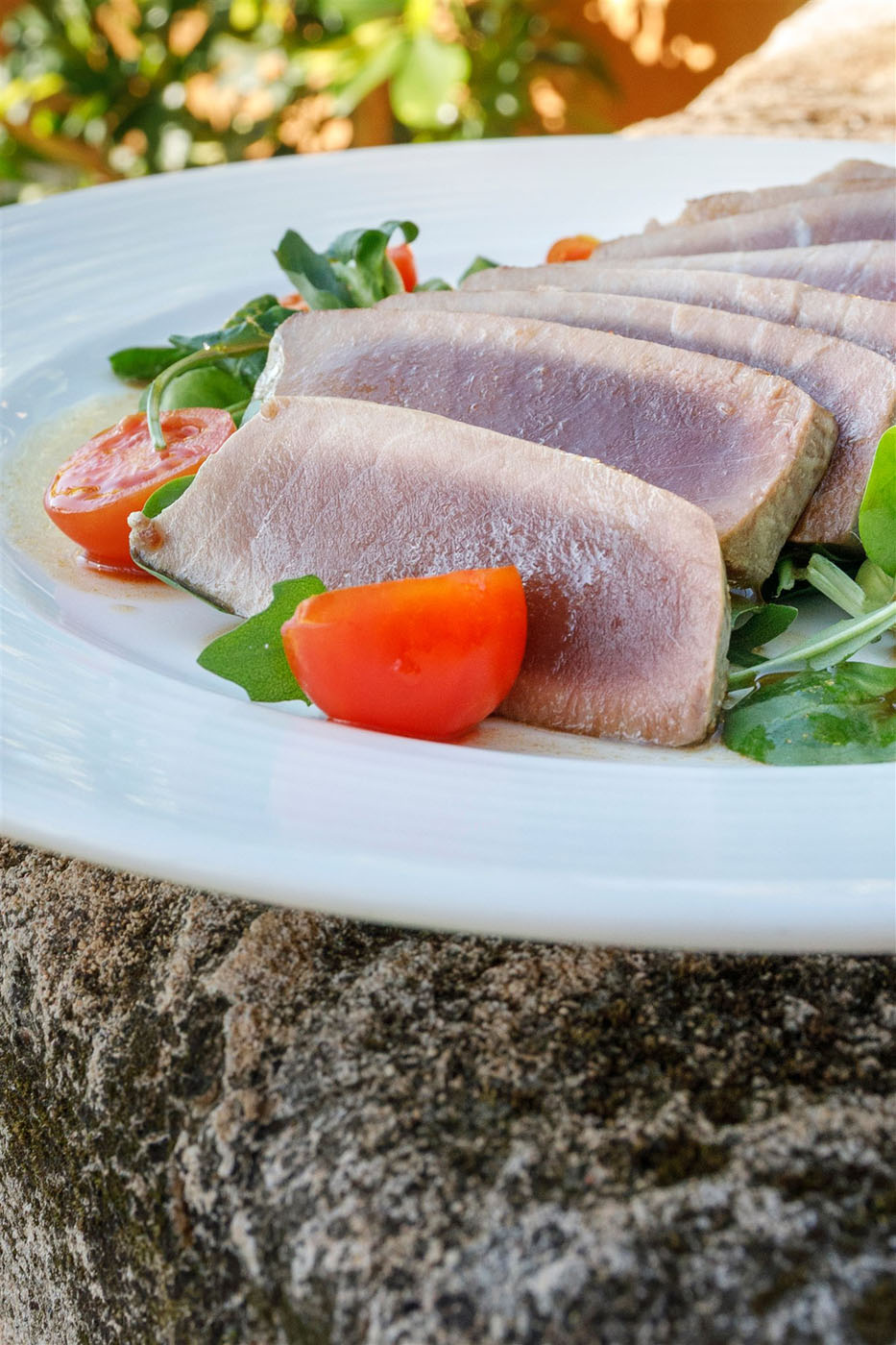 Tataki de atún rojo sellado con ensalada fresca en el restaurante Son Terrassa